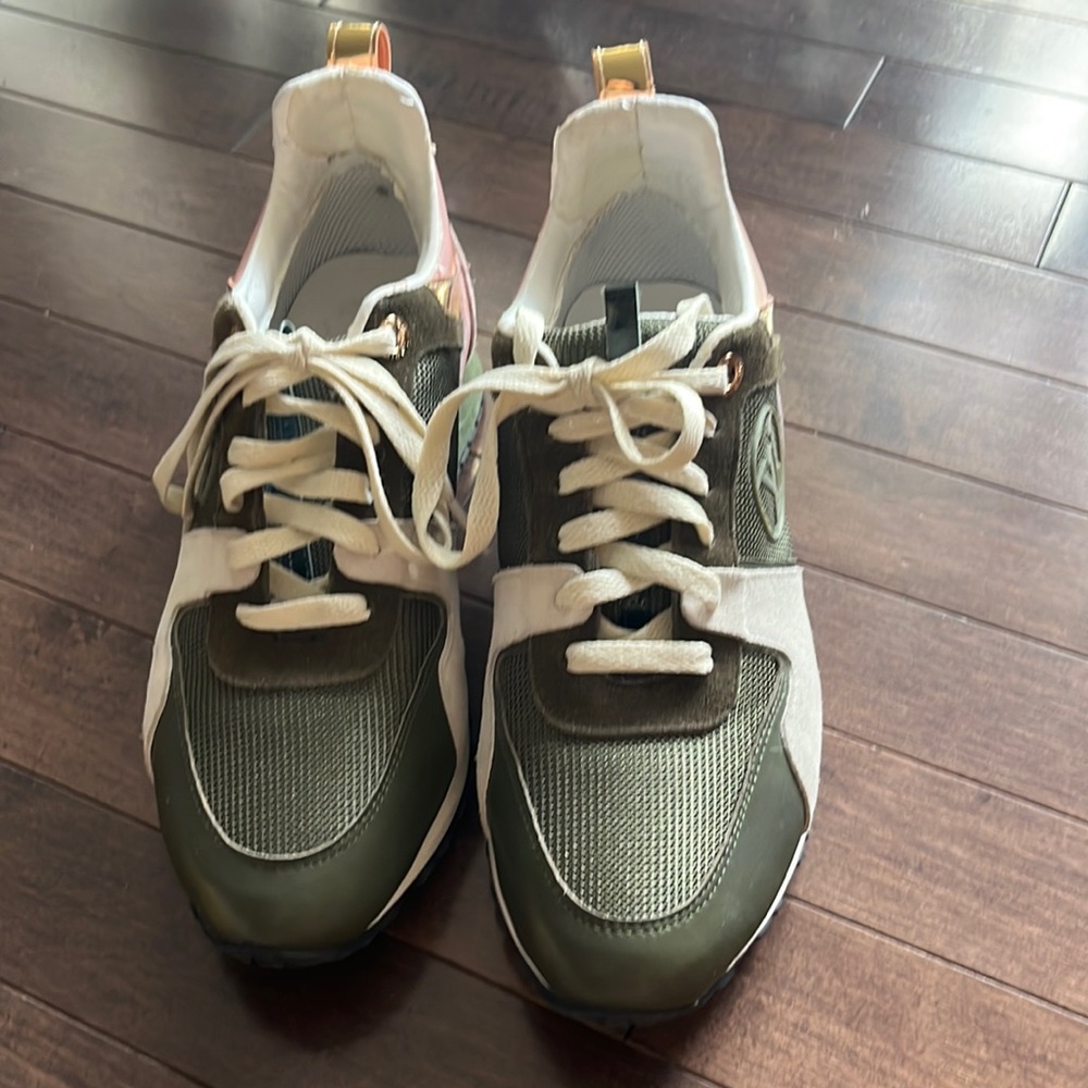 Louis Vuitton run away sneaker size 8.5 ladies